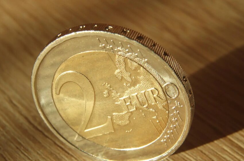 As Es La Nueva Moneda De Dos Euros Por El Aniversario De La Polic A