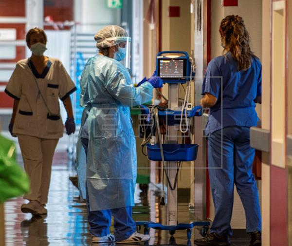  El hospital Son Espases de Palma se refuerza para afrontar diciembre.

Serie especial sobre la situación de los principa…
