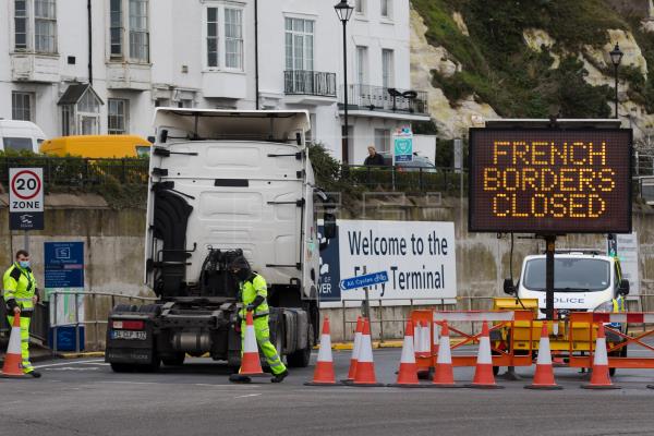  #ÚLTIMAHORA | Francia reabre las fronteras con Reino Unido pero exige test anti-covid. 

#coronavirus #Covid19 

…