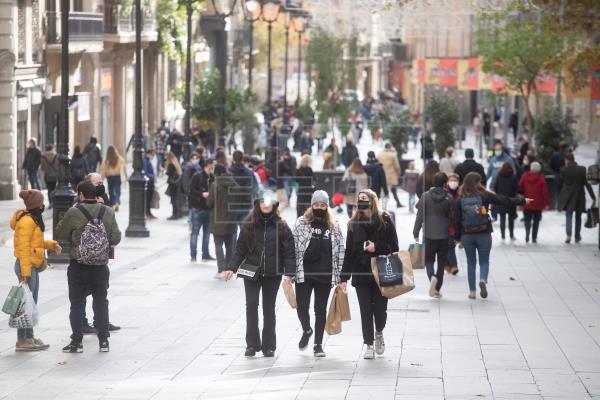  Cataluña suma 3.010 nuevos contagios por #coronavirus y 58 muertes más. 

Los pacientes ingresados aumentan por cuarto d…