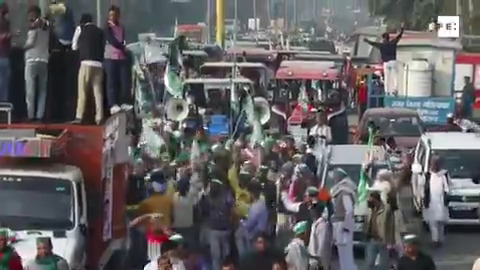  #EFETV | Miles de campesinos cumplen 25 días de protesta acampados en Nueva Delhi …