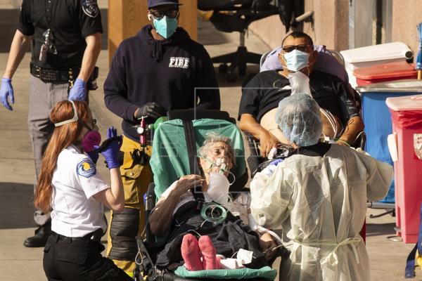  Estados Unidos, el país más afectado del mundo por la pandemia, alcanzó este domingo 23.923.062 casos de la covid-19 y 3…