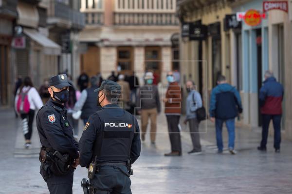  La Junta de Andalucía prorroga las restricciones de movilidad entre provincias y de horarios comerciales y de hostelería…