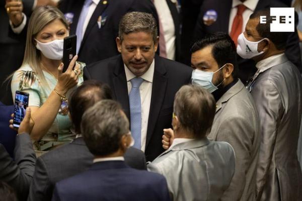  #ÚLTIMAHORA | Arthur Lira, aliado de Jair Bolsonaro, gana la Presidencia de la Cámara Baja y aleja la amenaza de un even…