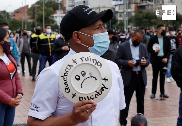  Colombia lleva una semana registrando más de 400 muertes diarias por coronavirus, una cifra que ha puesto al límite a lo…