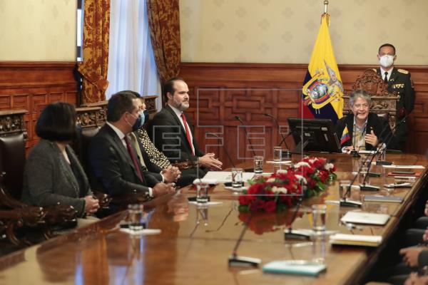  El presidente de Ecuador, Guillermo Lasso, se entrevistó con representantes del FMI y del BID con quienes abordó cómo re…