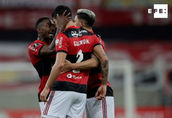  CRÓNICA | 2-2. Flamengo sufre y cede un empate en casa, pero avanza a octavos de final de la #Libertadores 

Fotos: Silv…