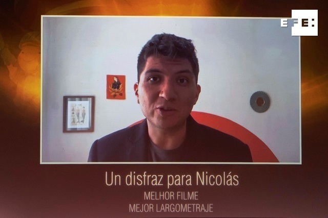  La película mexicana “Un disfraz para Nicolás”, ópera prima de Eduardo Rivero, escrita y producida por Miguel Ángel Urie…