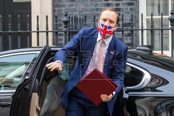  #ÚLTIMAHORA | Dimite el ministro de Sanidad británico tras romper las normas contra la pandemia. 

…
