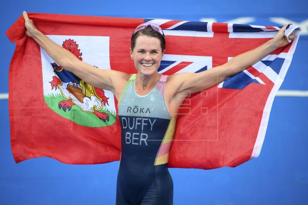  Flora Duffy, de Bermudas, nueva campeona olímpica de triatlón, tras ganar la prueba de los Juegos de Tokio 2020, disputa…