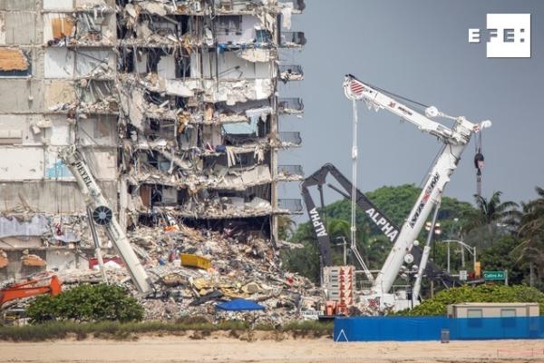  #ÚLTIMAHORA | Dos nuevos cadáveres son extraídos del derrumbe de un edificio en Florida (EEUU) y las víctimas mortales s…