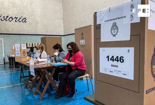  Las elecciones legislativas en Argentina se desarrollan con normalidad y con la expectativa sobre si el Gobierno de Albe…