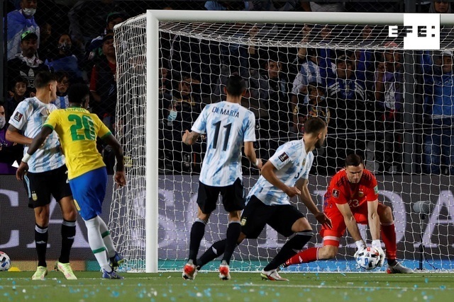  Argentina se clasificó al Mundial FIFA de Catar 2022, tras empatar 0-0 con Brasil y gracias al triunfo de Ecuador 0-2 an…