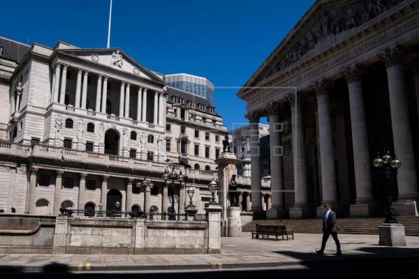  #ÚLTIMAHORA | El Banco de Inglaterra subió este jueves desde el mínimo del 0,1 al 0,25 % los tipos de interés en el Rein…