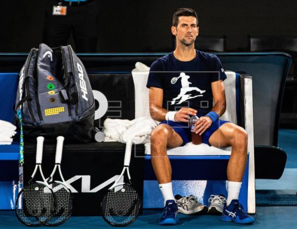  El gobierno de Australia decidió cancelar por segunda vez el visado del tenista serbio Novak Djokovic porque su presenci…
