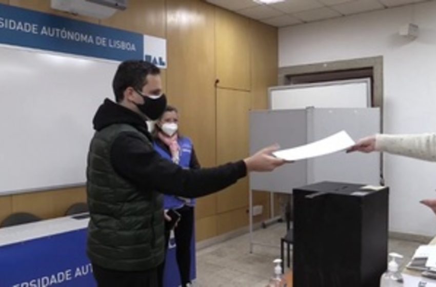  #ÚLTIMAHORA | Los socialistas ganan en Portugal, según sondeos a pie de urna. 

…