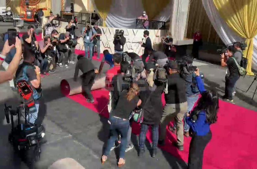  #EFETV | La Academia de Hollywood extiende la alfombra roja de los premios Óscar. …