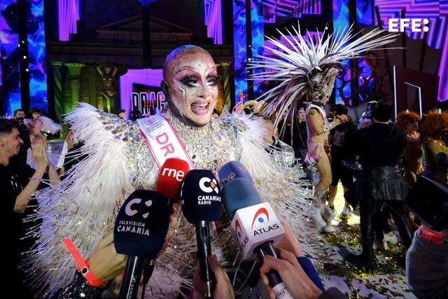  No hay pandemia que pueda con el Carnaval de Las Palmas de Gran Canaria, «por fin cariño», ha dicho su nueva reinona, Dr…