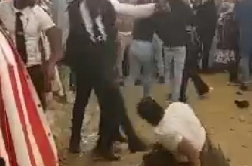  El PSOE despide a los porteros de su caseta en la Feria tras dar una paliza a un joven que les atacó para entrar …