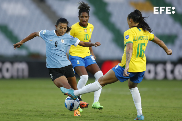  0-3. Brasil logra su segundo triunfo y Uruguay no suma en la Copa América Femenina.

Ernesto Guzman Jr.
 …