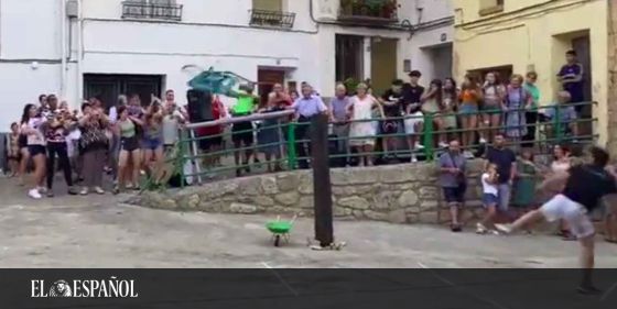  #⃣ #EnLaJungla | El #vídeo del campeonato de lanzamiento de carretilla que casi acaba en tragedia en Teruel …