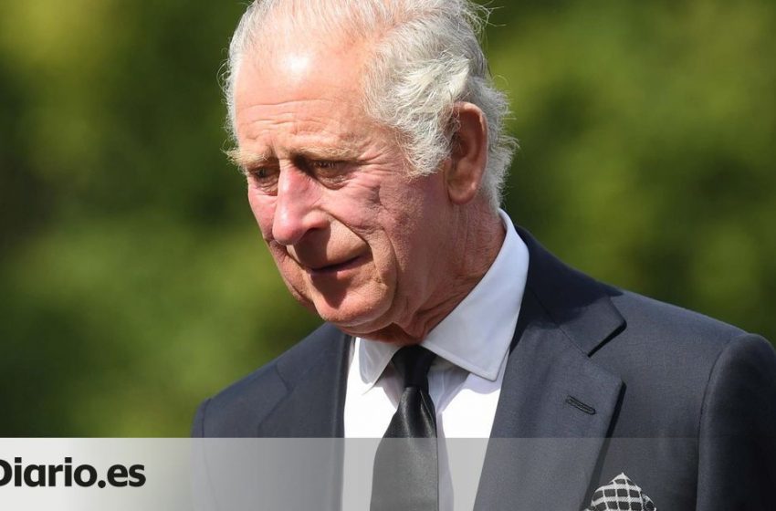  Carlos III manda avisos de despido a sus empleados en plenos preparativos para el ascenso al trono
…