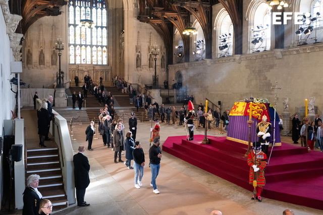  La muerte de Isabel II reúne en Londres a cientos de dignatarios mundiales.

 …