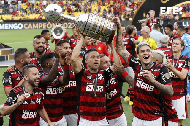  Flamengo conquistó en Guayaquil (Ecuador) la tercera Copa #Libertadores de su historia al vencer en la final por 1-0 al …