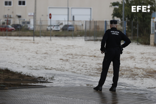  El aeropuerto de Manises (Valencia) cierra sus pistas ante la gran cantidad de lluvia acumulada.

En las últimas horas s…