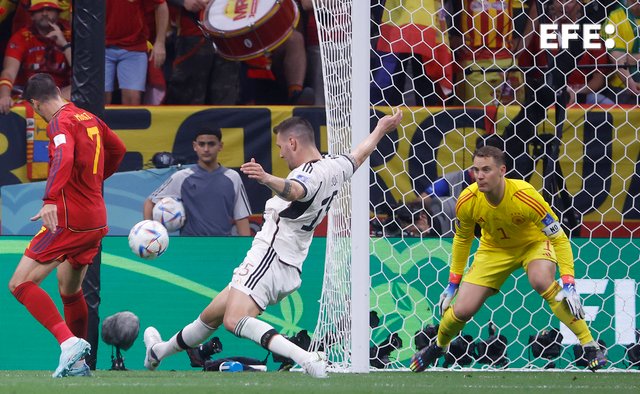  España y Alemania empatan (1-1) y se jugarán el pase a octavos en la última jornada. 

#ESP  #GER 

#MundialQatar2022 

…