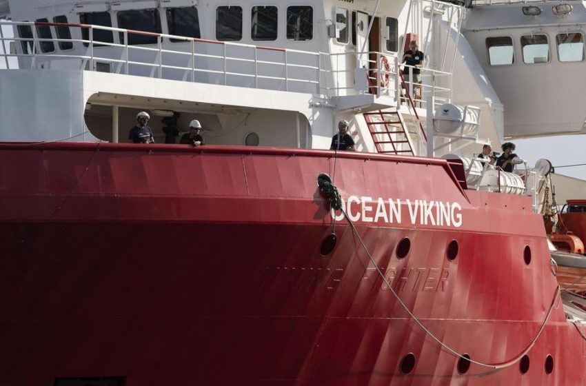  El barco humanitario Ocean Viking atraca en Francia tras el rechazo de Meloni a desembarcar en Italia
…