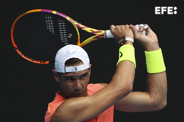  #ÚLTIMAHORA | Rafa Nadal comienza con victoria su defensa del título en Australia.

#AusOpen #AO2023 …