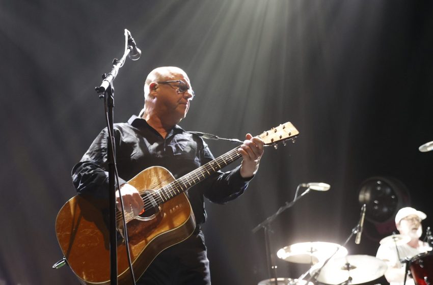  CRÓNICA | Hace nada menos que 33 años que los Pixies tocaron por primera vez en Madrid (España) y, esta noche de viernes…