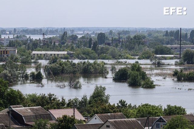  Rusia calcula que el agua de río Dniéper volverá a su cauce normal el próximo viernes.

Tres civiles muertos tras un ata…