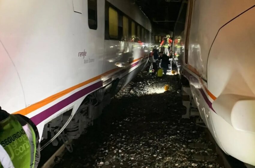  Dos trenes con unos 200 pasajeros chocan en Málaga sin causar heridos