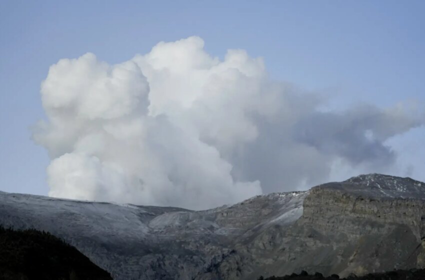  Aumenta la actividad sísmica del volcán Nevado del Ruiz en Colombia