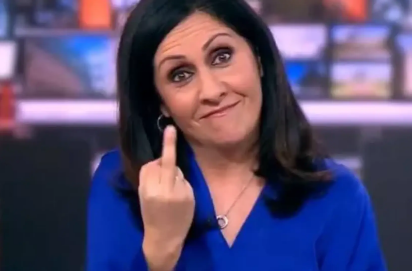  Una presentadora de la BBC comienza el informativo con una peineta y se ve obligada a dar explicaciones
