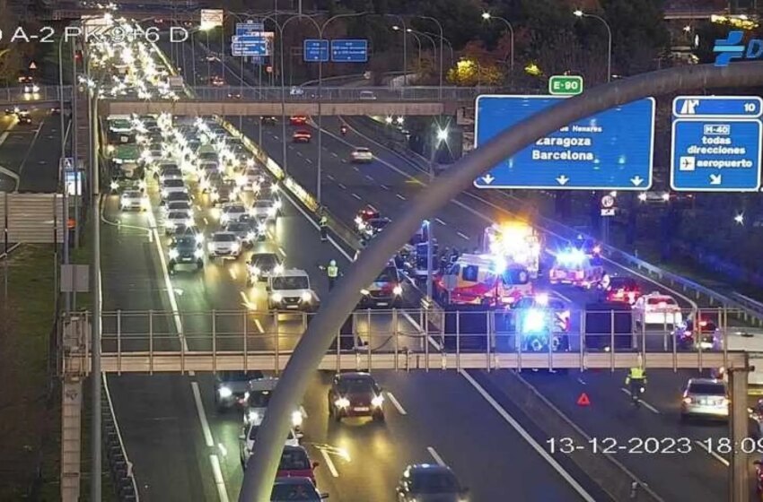  Un accidente en la A-2 provoca más de seis kilómetros de retenciones en Madrid