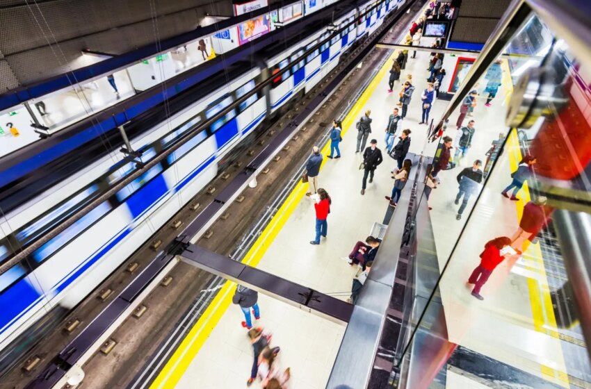  Metro de Madrid interrumpe la circulación entre Plaza Elíptica y Legazpi por una asistencia médica en Usera