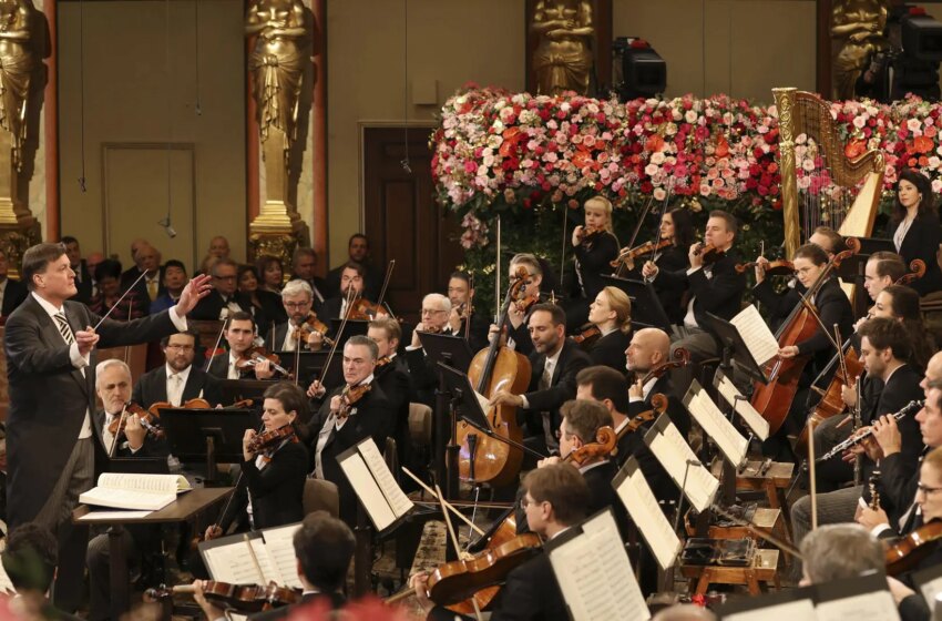  Con valses para «un mundo desgarrado», así ha sido el Concierto de Viena dirigido por Christian Thielemann