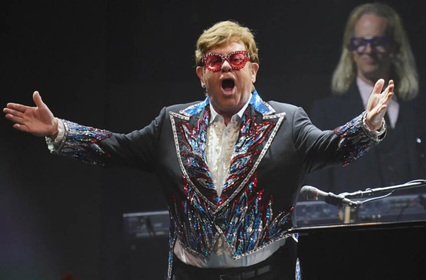  Subastan un millar de los objetos más preciados de Elton John por 10 millones de dólares