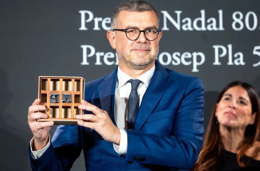 Jaume Clotet gana el Premio Josep Pla con la obra ‘La germandat de l’àngel caigut’