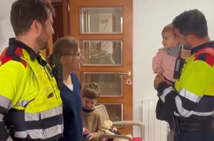  Dos agentes de los Mossos salvan la vida a una bebé de ocho meses que se estaba ahogando