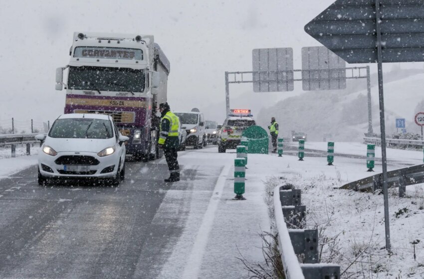  La nieve afecta a 23 carreteras y dos autovías en el fin de semana de Reyes