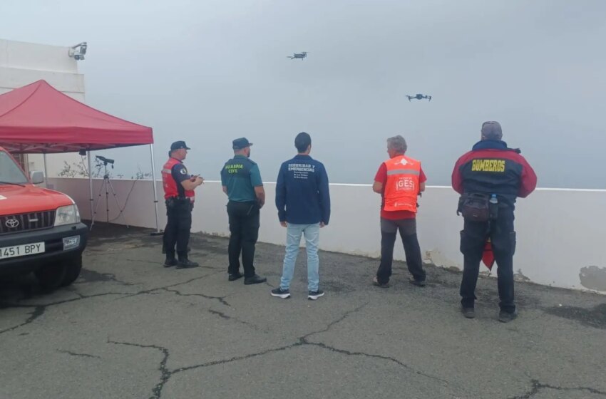  Buscan con drones a los dos menores desaparecidos en Gran Canaria pero sin buzos por el fuerte oleaje