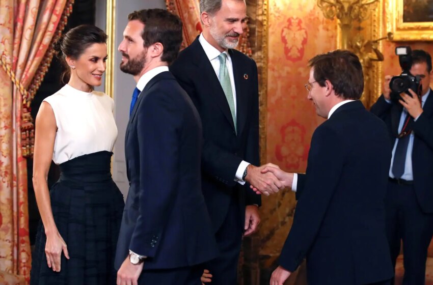  Las razones de por qué los reyes Felipe y Letizia no irán a la boda de José Luis Martínez-Almeida con Teresa Urquijo