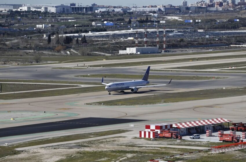  Varios drones obligan a suspender el tráfico aéreo en Barajas y a desviar una veintena de vuelos