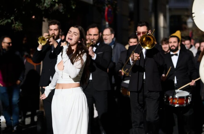  Amaia Romero despide por todo lo alto el año en 'La Revuelta': estrena canción y desfile multitudinario