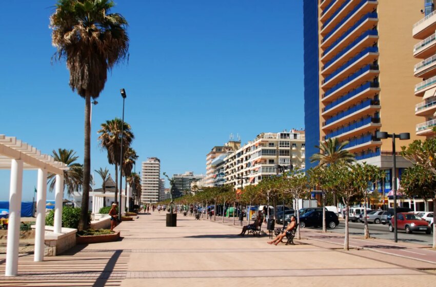  Dos muertos y tres heridos graves en un accidente de tráfico en el paseo marítimo de Fuengirola