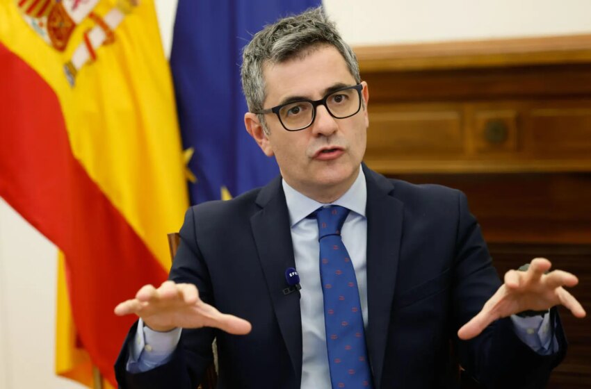 El juez Peinado reprochó a Bolaños que «contestara con evasivas» y sonriera al declarar